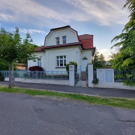 V Prvorepublikove Vile Apartment Podebrady